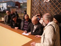 Picchetto degli attivisti di Arvultùra e Squola per bloccare uno fratto a Monterado