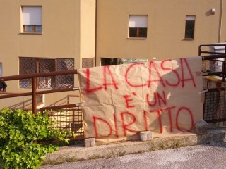 Picchetto degli attivisti di Arvultùra e Squola per bloccare uno fratto a Monterado