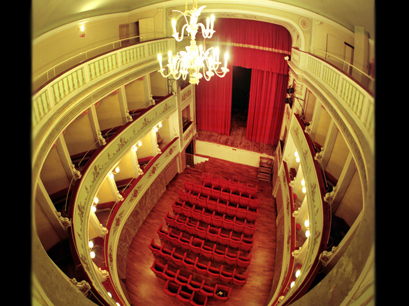 L'interno del Teatro La Vittoria di Ostra