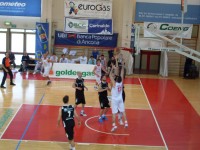 Davide Perini a canestro