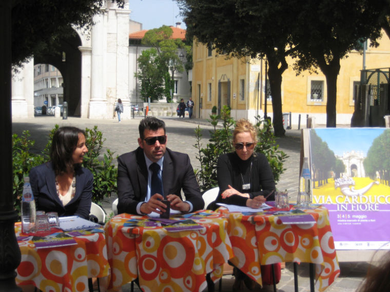 L'assessore Curzi, il sindaco Mangialardi e Michela Fioretti (Direttrice Expo Marche)