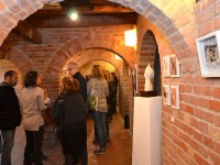 Un momento della mostra “Tracciato infinito della ceramica” alla Galleria Expo-ex (foto di Emilano Pagani)