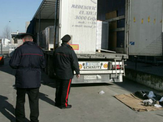 profughi scesi da un camion, indagini dei Carabinieri