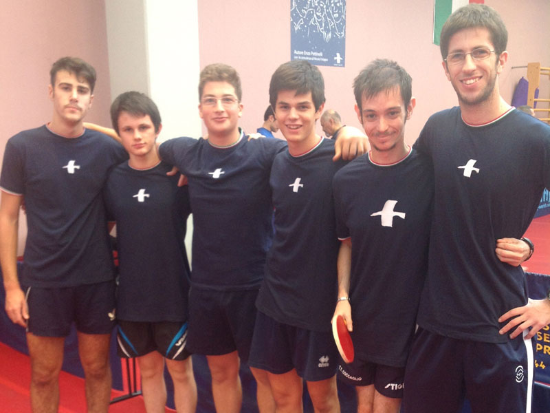 Foto di squadra per gli juniores del Tennistavolo Senigallia
