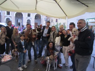 L'Aperidog in piazza Roma a Senigallia
