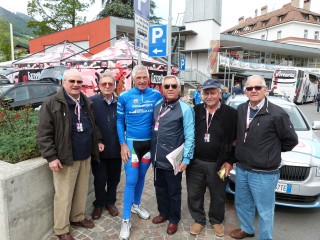 Francesco Moser con gli amici di Corinaldo