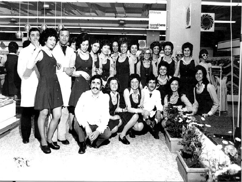 I dipendenti della Standa in una foto d'epoca del 1973