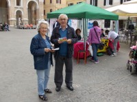 Mina Welby in Piazza Roma per la raccolta firme