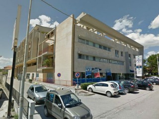 Il centro commerciale di via Raffaello Sanzio, a Senigallia