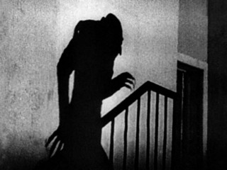 Una scena de "Nosferatu, il vampiro" (84', 1922) di Friederich Wilhelm Murnau