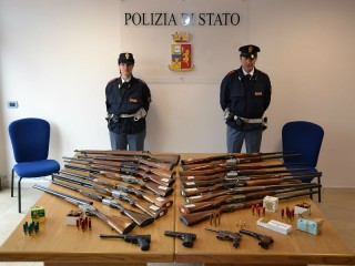 Polizia di Senigallia, sequestro di armi: fucili, carabine e pistole