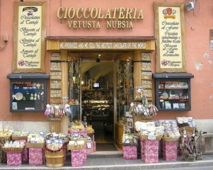 Un negozio di cioccolata a Norcia