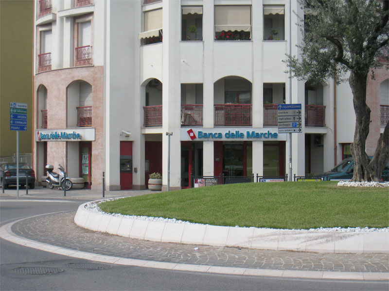 BdM, la filiale della Banca delle Marche di via Cellini/via Rossini, a Senigallia