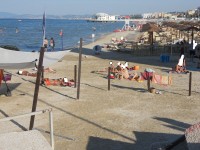 La spiaggia "quasi" libera a Senigallia, di fianco al molo di levante