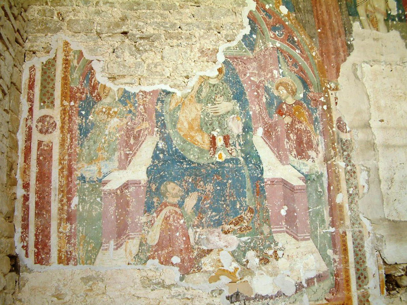 Frammento de La Madonna con Bambino, nella chiesa di Castiglioni di Arcevia