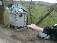 La situazione dei rifiuti in località Filetto, frazione di Senigallia