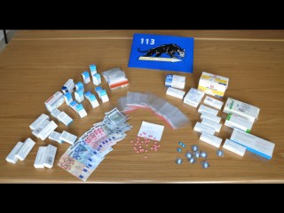 Il materiale posto a sequestro dalla Polizia di Senigallia: ecstasy e anabolizzanti