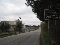 L'edificio ex Ragno, occupato dagli attivisti del Mezza Canaja, strada della Marina