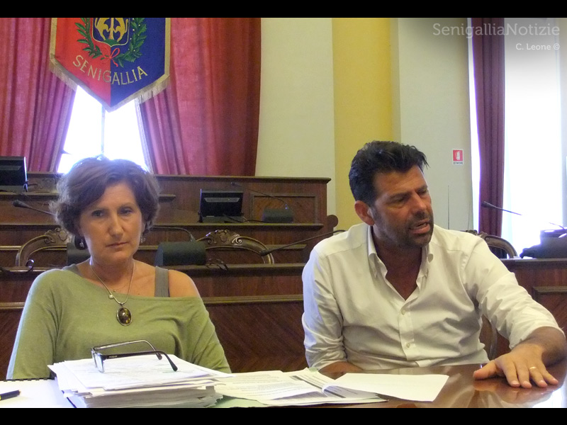 Presentazione del bilancio di previsione 2013: Francesca Paci (sx) e Maurizio Mangialardi (dx)