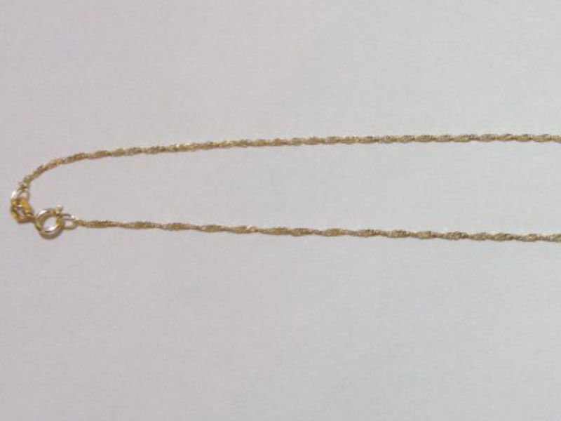 Esempio di collanina d'oro