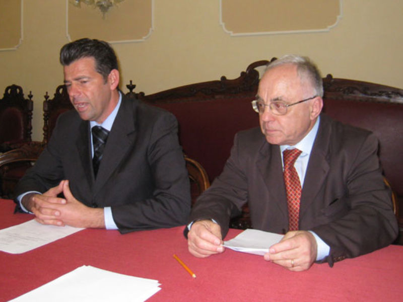 Il sindaco Maurizio Mangialardi e e il suo portavoce Mario Cavallari