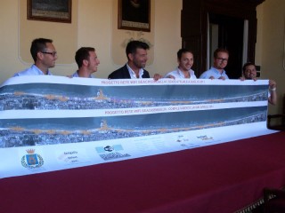 Il sindaco Mangialardi, il consigliere Romano e gli autori di "Senigallia velvet wi-fi" presentano il progetto