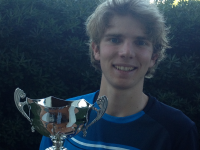 Edoardo Diamantini col trofeo vinto a Ponte Rio