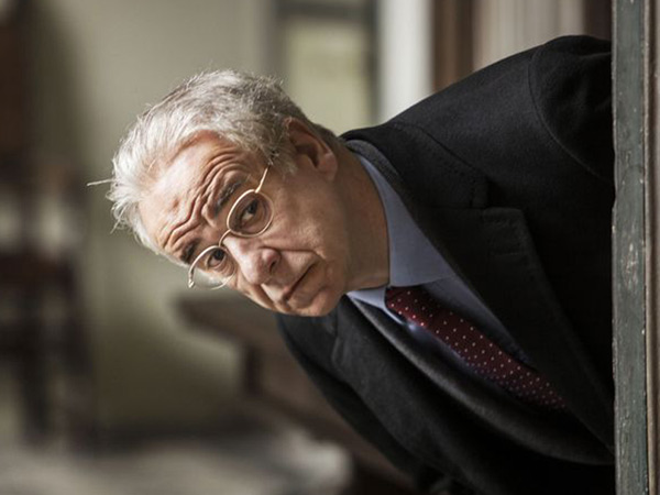 Una scena del film Viva la libertà con Toni Servillo