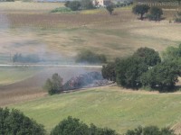 Incendio domato nei campi di Castelleone di Suasa