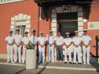 Militari dell'Ufficio Locale Marittimo di Senigallia con Ammiraglio Pettorino e Vice Sindaco Memè