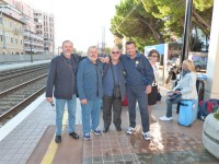 I pellegrini attendono il treno a Senigallia