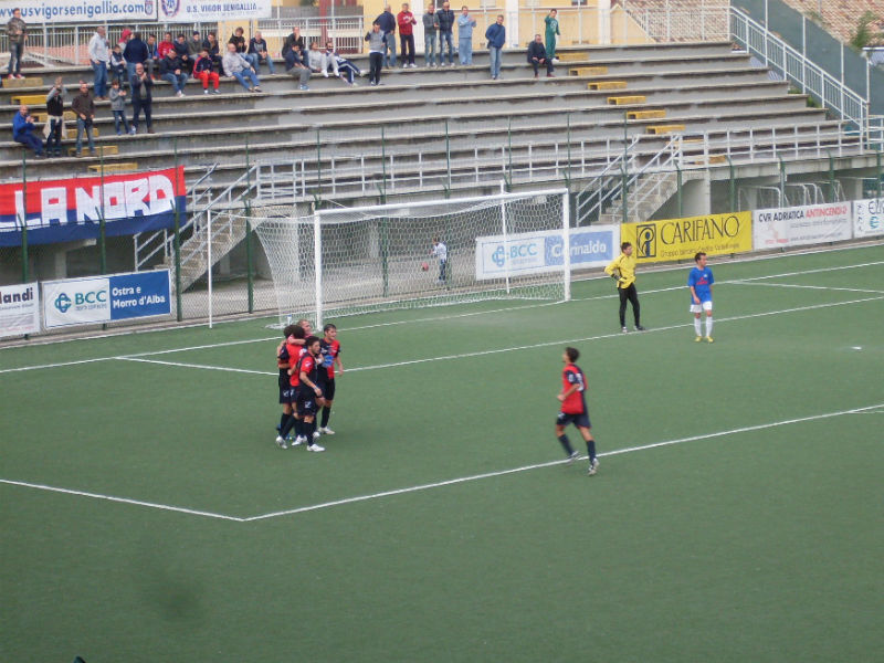 La Vigor esulta dopo il gol del 2-0 alla Monturanese (20 ottobre 2013)