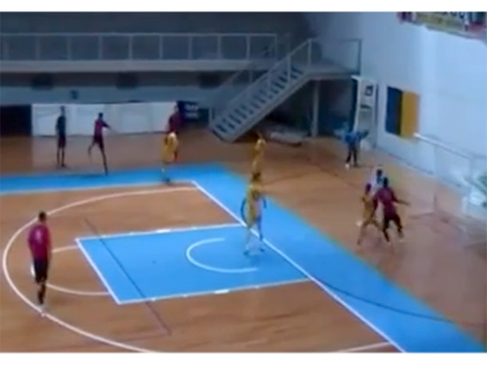 Una fase del match di calcio a 5 tra Urbino e Corinaldo