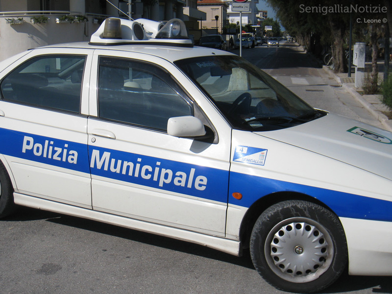 auto della Polizia Municipale a Senigallia