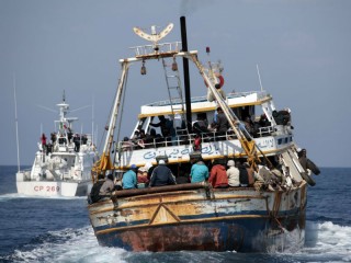Altri barconi di immigrati clandestini soccorsi a largo delle coste siciliane