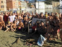La manifestazione 2012 a Sestri Levante, foto tratta da NuotoAcqueLibere.com