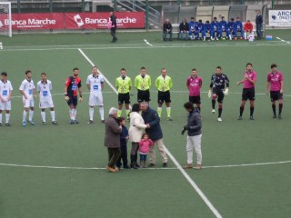 Chanel Bocconi in campo prima di Vigor Senigallia-Tolentino (17/11/2013)