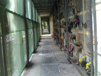 Loculi nella parte vecchia del cimitero