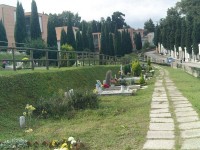 Tumuli a terra nel cimitero di Senigallia