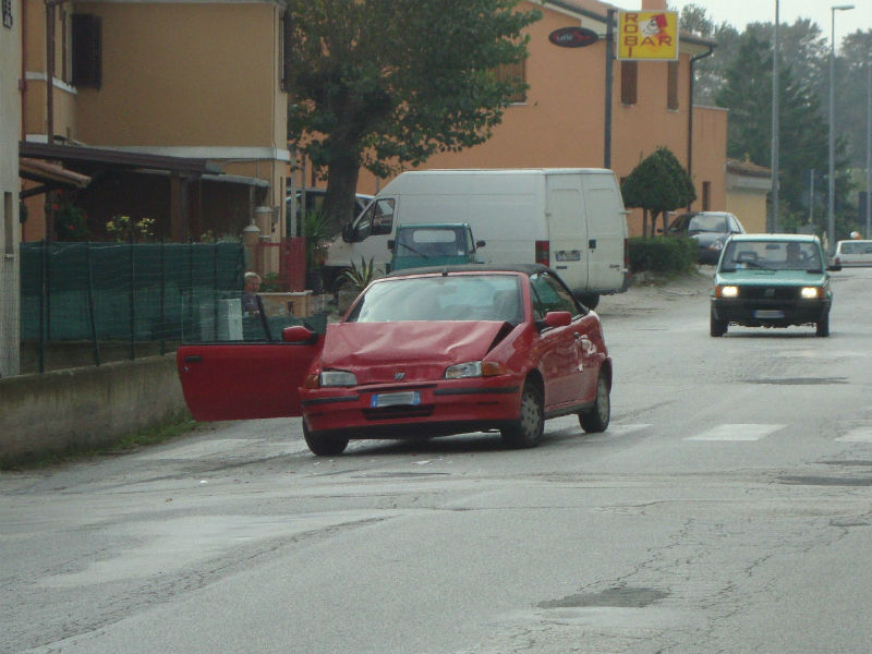 Fiat Punto coinvolta in un incidente a Borgo Ribeca