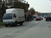 Il furgone della ditta Barzetti coinvolto in un incidente a Borgo Ribeca
