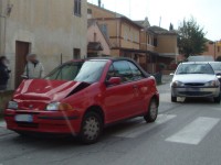 Danni alla Fiat Punto coinvolta in un incidente a Borgo Ribeca