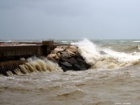 Il mare grosso sul canale della darsena