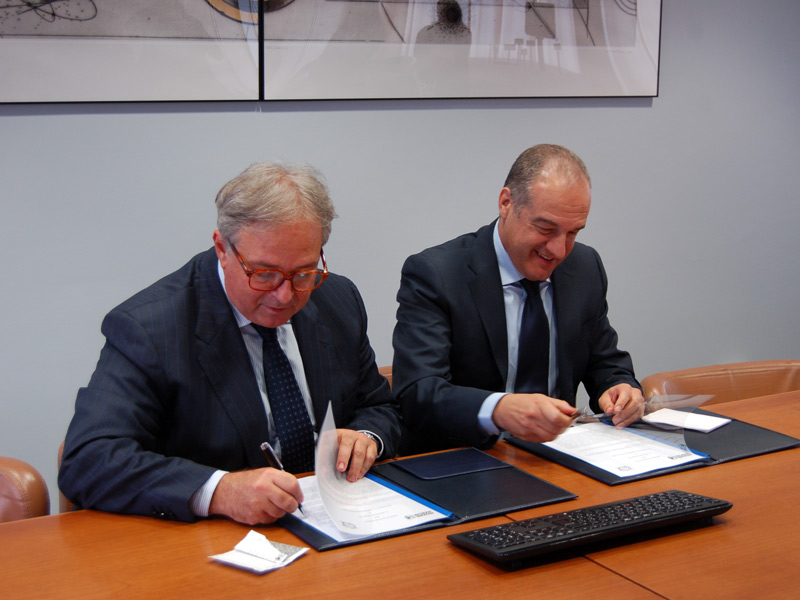 Firma del protocollo tra Regione Marche (Gian Mario Spacca) e Gazzetta Amministrativa (Enrico Michetti)