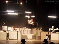 Lo spettacolo "Blam!" della compagnia danese Neander Teater andato in scena al teatro La Fenice di Senigallia sabato 14 dicembre