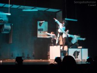 Lo spettacolo "Blam!" della compagnia danese Neander Teater andato in scena al teatro La Fenice di Senigallia sabato 14 dicembre