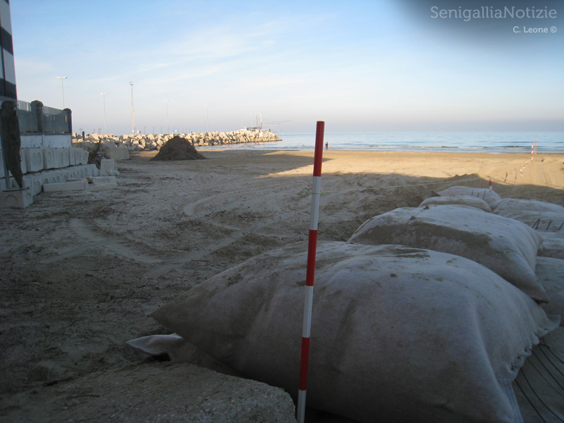 Difesa costiera: sacchi in geo tessuto per trattenere la sabbia