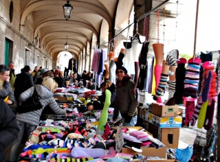 Mercato di Senigallia: ambulanti sotto i Portici Ercolani
