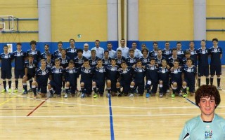 I ragazzi del "futsal camp" con la nazionale italiana under17 di calcio a 5: con loro anche Federico Olivi