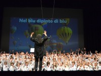 Il coro della scuola primaria G.Pascoli di Senigallia al teatro La Fenice (19 dicembre 2013)